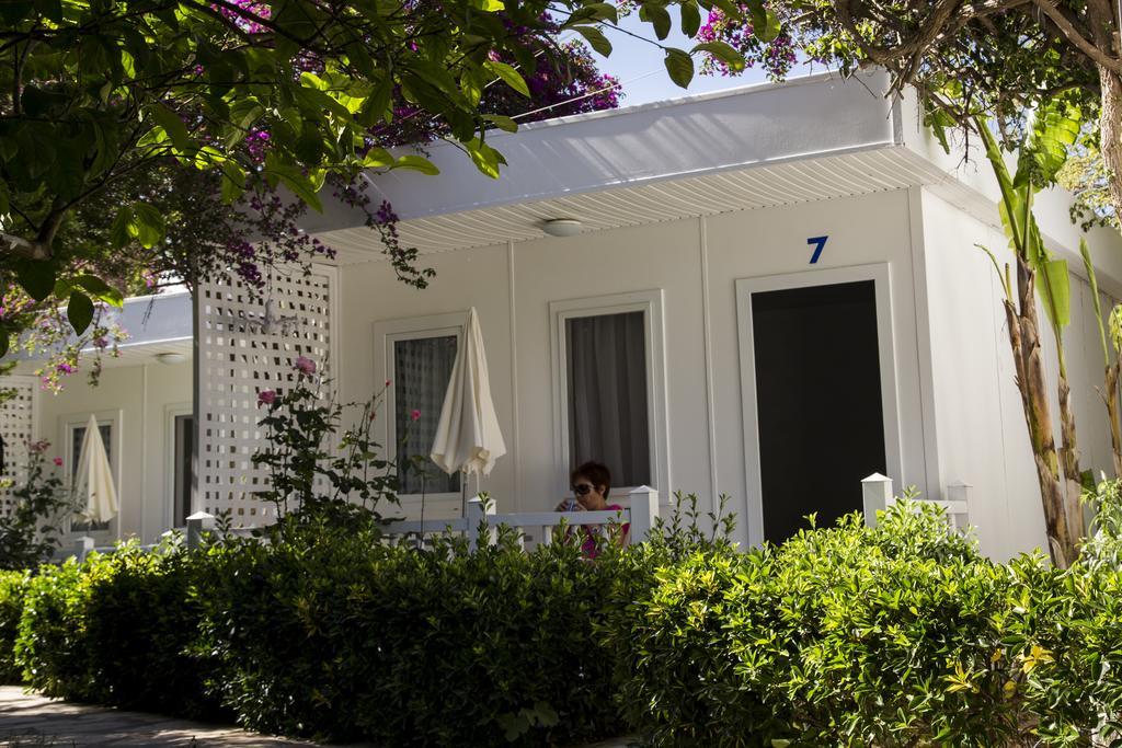 Blue & White Hotel Cirali Bagian luar foto