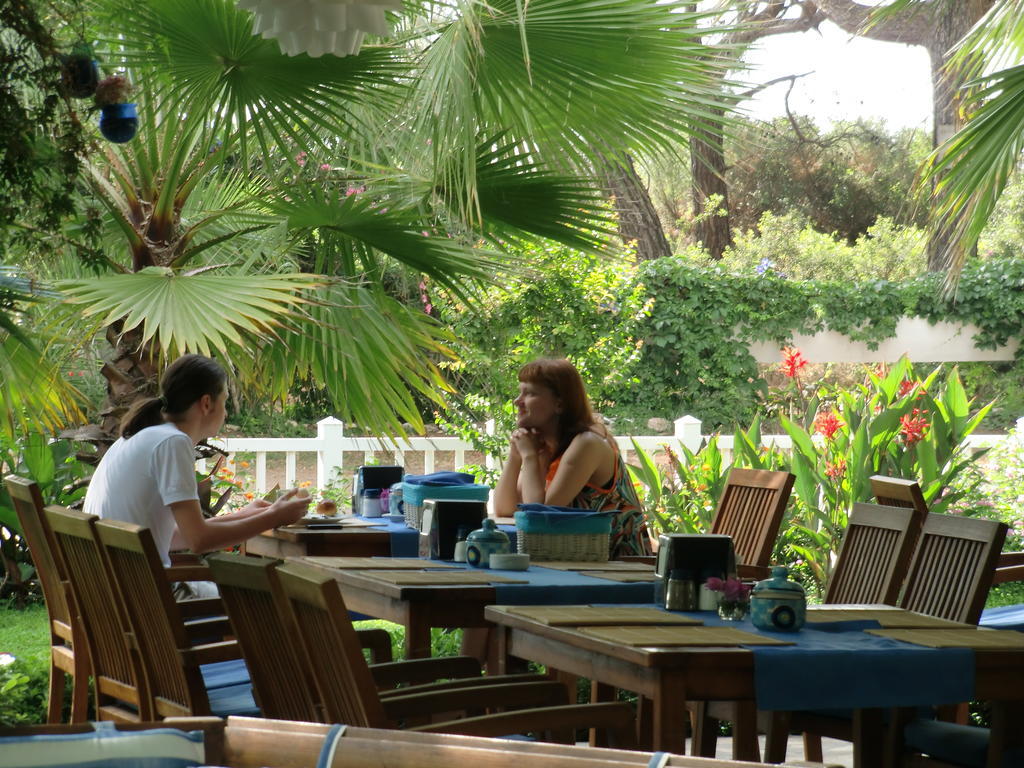 Blue & White Hotel Cirali Bagian luar foto