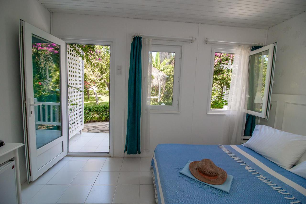 Blue & White Hotel Cirali Bagian luar foto