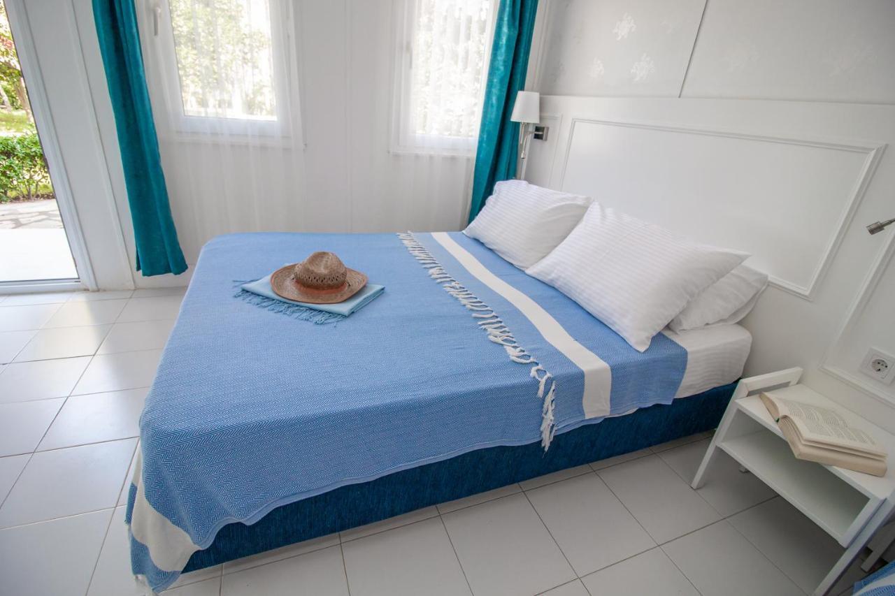 Blue & White Hotel Cirali Bagian luar foto